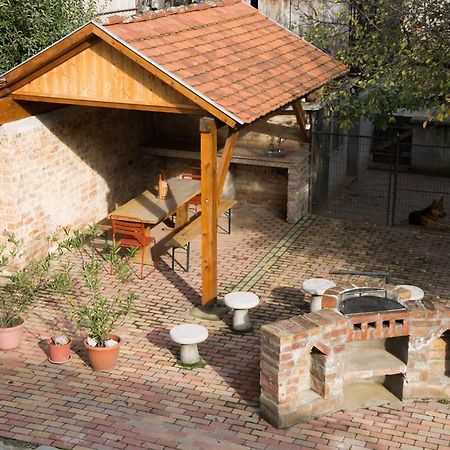 Tompos Vendeghaz Es Pince Hotel Villány Екстериор снимка