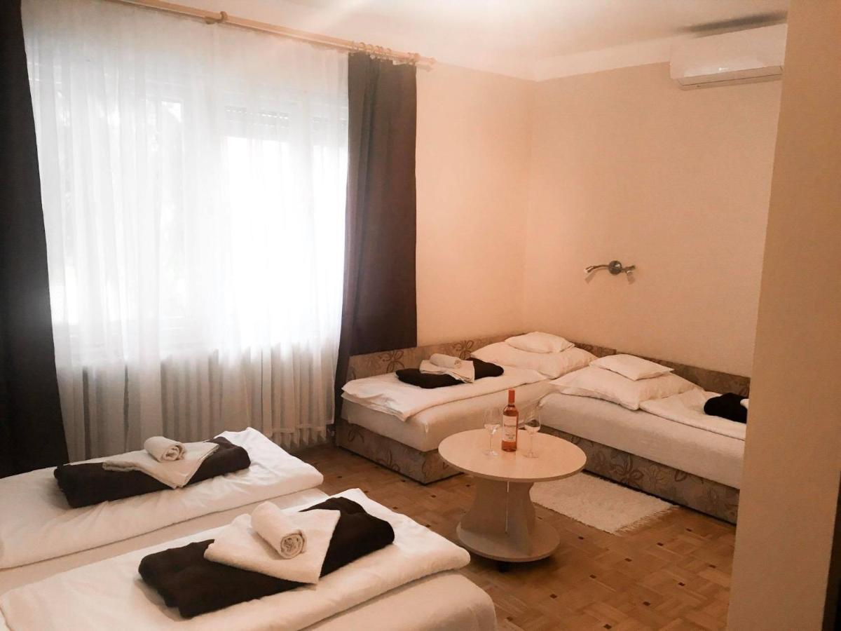 Tompos Vendeghaz Es Pince Hotel Villány Екстериор снимка