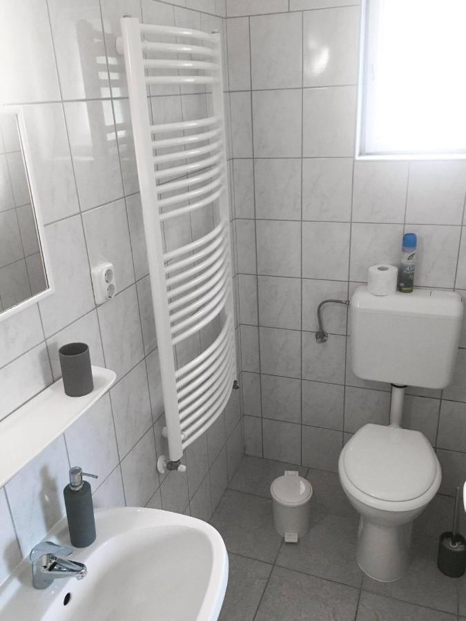 Tompos Vendeghaz Es Pince Hotel Villány Екстериор снимка
